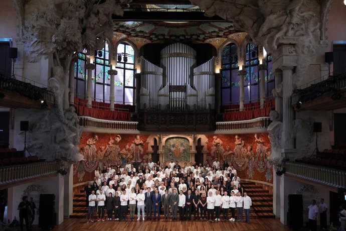 Autoridades políticas y representantes de la gastronomía catalana en el Palau de la Música Catalana