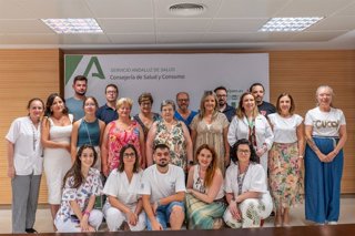 Participantes en el encuentro con representantes y entidades que han hecho posible la decoración de los nuevos boxes