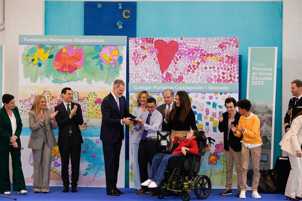 Archivo - El Rey Felipe VI durante la entrega del Premio Princesa de Girona Escuela del Año en el Centro de Educación Especial Purísima Concepción de Hermanas Hospitalarias
