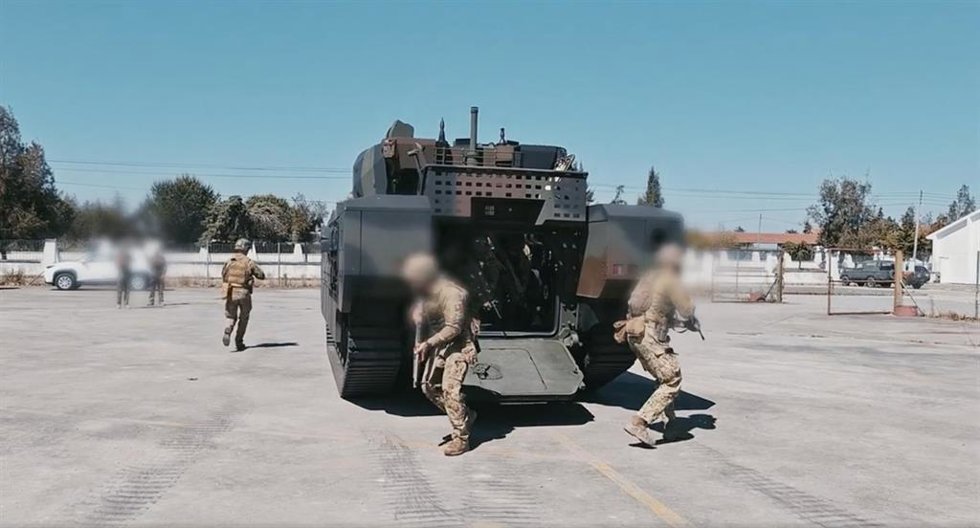 Archivo - El Ejército portugués prueba sobre el terreno el blidado Ascod
