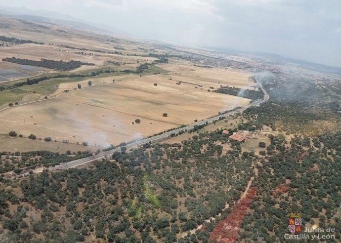 Incendio cerca de la estación de Guimorcondo, en Ávila.