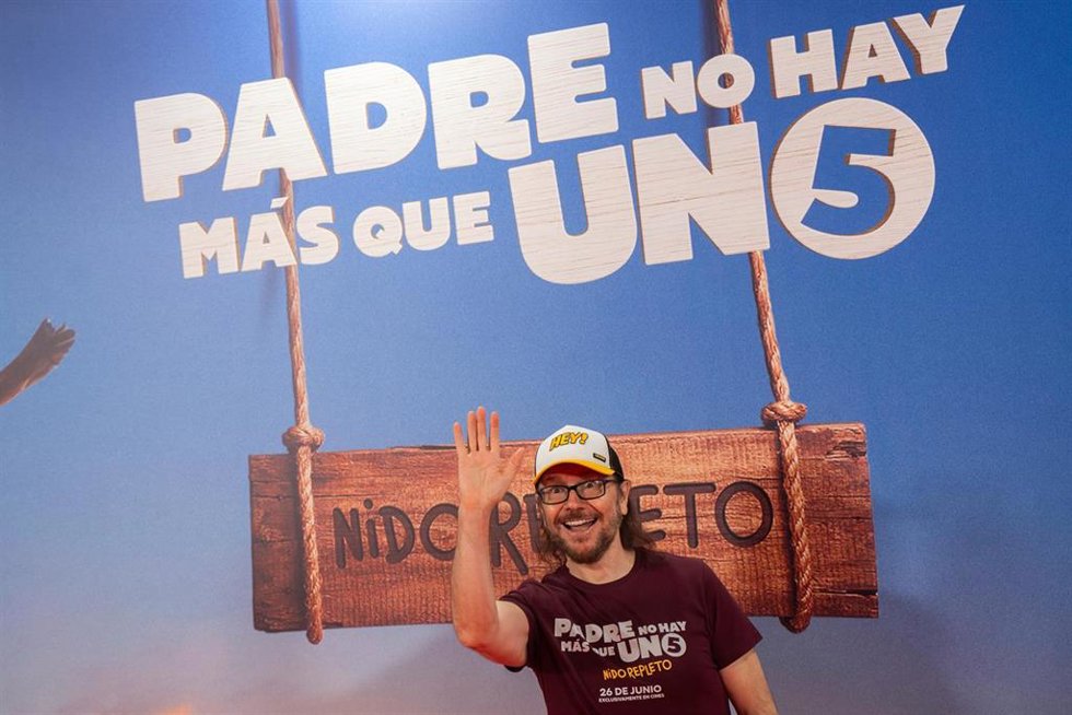El director y protagonista de la película, Santiago Segura, posa durante el preestreno de la película 'Padre no hay más que uno, 5', en los Cines M4, a 21 de junio de 2025, en Alfafar, Valencia, Comunidad Valenciana (España). Este preestreno tiene un ma