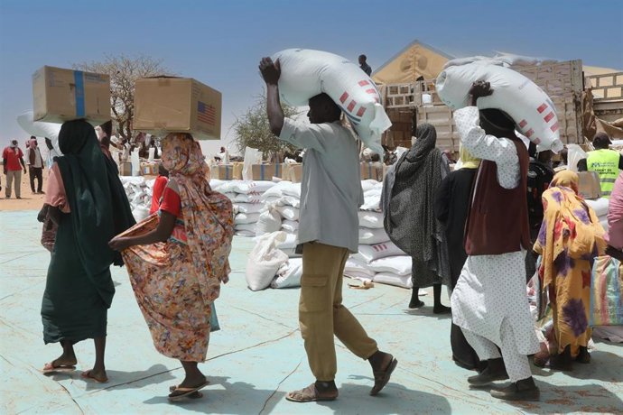 Refugiados sudaneses reciben ayuda en Alacha, Chad