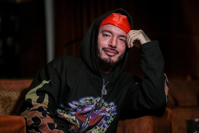 Archivo - El cantante J Balvin posa para Europa Press, en el Hotel Edition, a 26 de septiembre de 2024, en Madrid (España). José Álvaro Osorio Balvín, conocido artísticamente como J Balvin, es un cantante y productor colombiano reconocido por ser uno de l