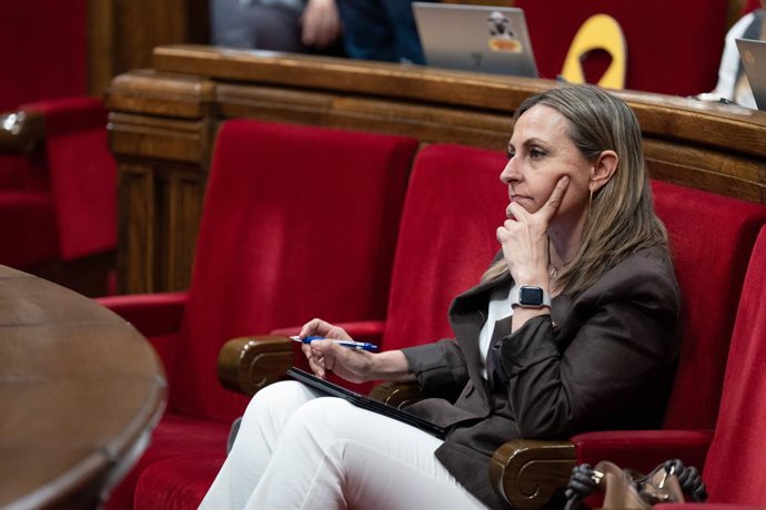 Archivo - Arxiu - La consellera d'Igualtat i Feminisme, Eva Menor, en el Parlament, en una imatge d'arxiu