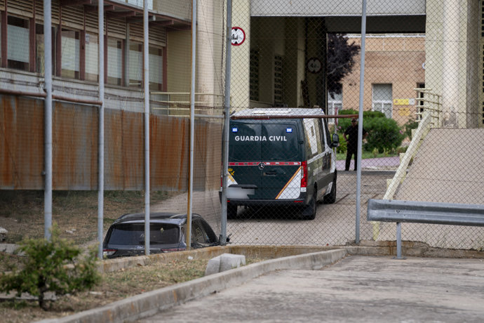 El furgón policial en el que va el exsecretario de organización del PSOE Santos Cerdán a su llegada a la cárcel de Soto del Real después de que el Tribunal Supremo ordenara prisión preventiva y sin fianza, a 30 de junio de 2025, en Soto del Real, Madrid 