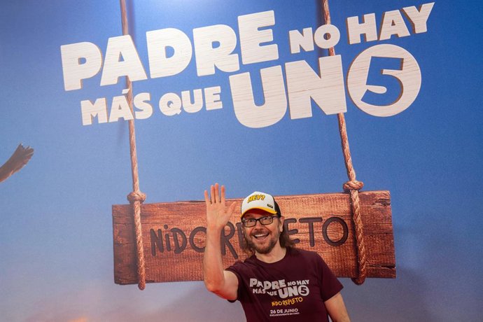 El director y protagonista de la película, Santiago Segura, posa durante el preestreno de la película 'Padre no hay más que uno, 5', en los Cines M4, a 21 de junio de 2025, en Alfafar, Valencia, Comunidad Valenciana (España). Este preestreno tiene un marc