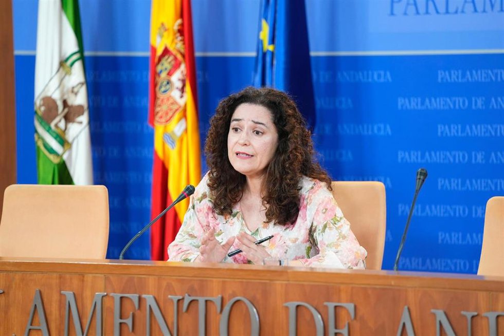 La portavoz del Grupo Por Andalucía, Inma Nieto, en rueda de prensa en el Parlamento andaluz. (Foto de archivo).