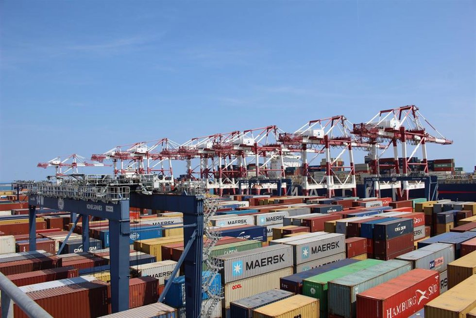 Archivo - La terminal de Hutchison Ports Best en el Puerto de Barcelona en una imagen de archivo