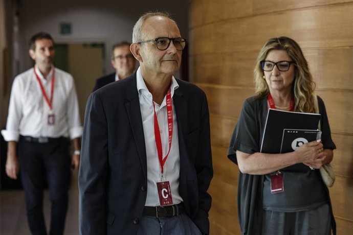 El director general d'À Punt, Francisco Aura, compareix en la Comissió de Radiotelevisió Valenciana i de l'Espai Audiovisual a Les Corts, a 30 de juny del 2025, a València
