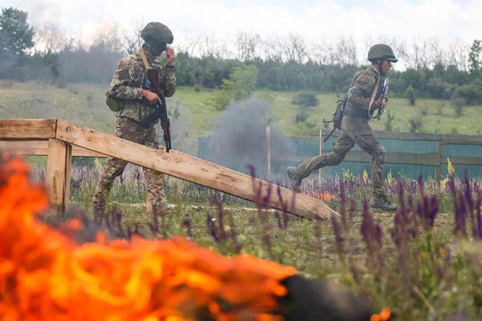 Maniobras de militares rusos en Lugansk