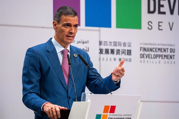 El presidente del Gobierno, Pedro Sánchez atiende a los medios de comunicación. A 30 de junio de 2025 en Sevilla, Andalucía (España). 