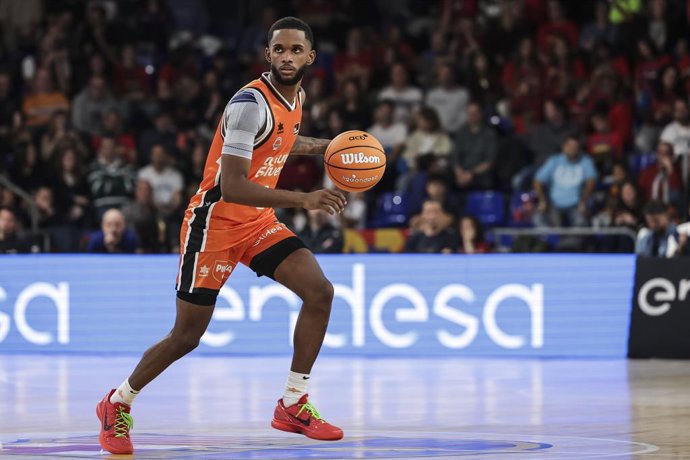 Archivo - Jean Montero of Valencia Basket in action during the Liga Endesa ACB, match played between FC Barcelona and Valencia Basket at Palau Blaugrana on November 17, 2024 in Barcelona, Spain.