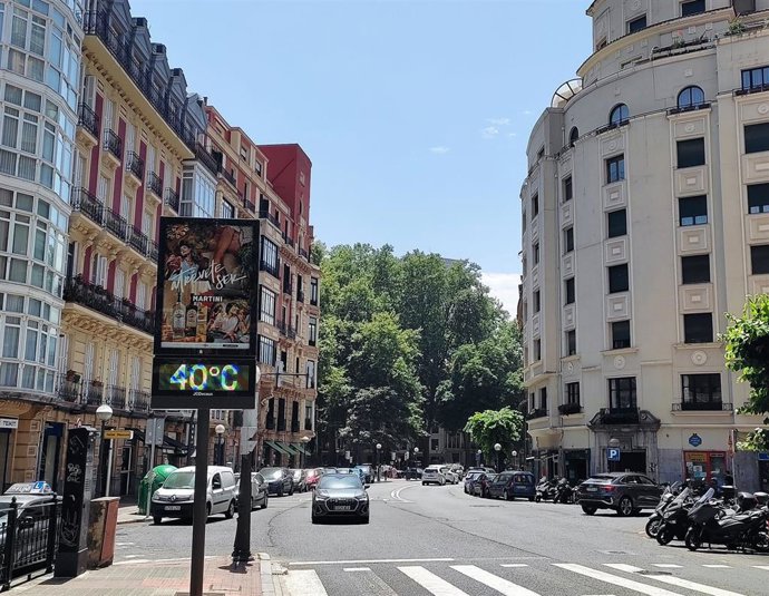 Termómetro marcando 40 grados en Bilbao,a 30 de junio de 2025