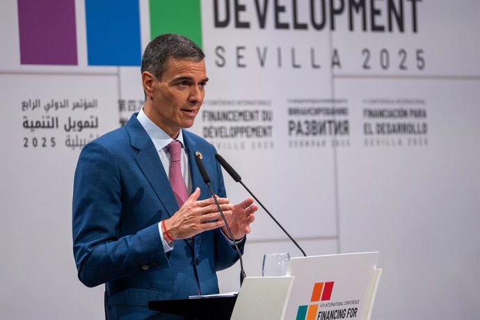 El presidente del Gobierno, Pedro Sánchez, este lunes en Sevilla en una comparecencia informativa en la IV Conferencia Internacional sobre la Financiación para el Desarrollo de la ONU . 