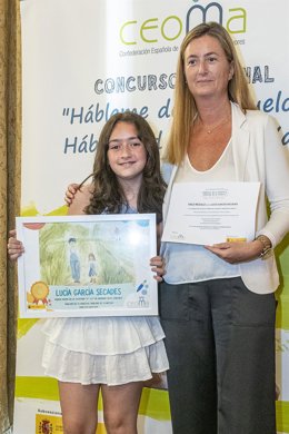 Lucía García Secades, de Oviedo, premiada en el XV Concurso Nacional 'Háblame de tu abuelo/a' de CEOMA.