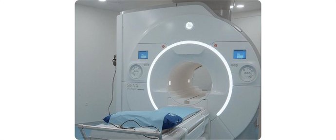 Combinar tomografía por emisión de positrones y resonancia magnética permite mirar de "una nueva forma" al paciente.