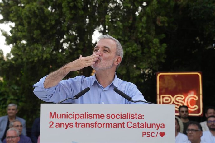 El alcalde de Barcelona, Jaume Collboni, interviene durante un acto del PSC por los dos años de mandato municipal, a 13 de junio de 2025, en Barcelona, Catalunya (España).