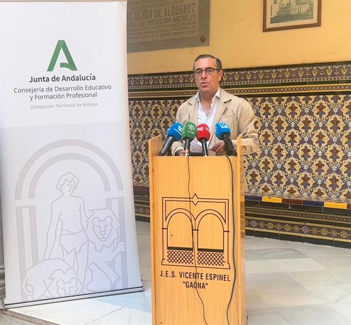 El delegado territorial de Desarrollo Educativo y Formación Profesional y de Universidad, Investigación e Innovación, Miguel Briones, ha realizado un balance de las actuaciones de la Junta de Andalucía en Málaga después de tres años de legislatura