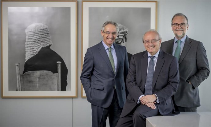 Uría Menéndez renueva su dirección con los nombramientos de Salvador Sánchez-Terán y Antonio Herrera.