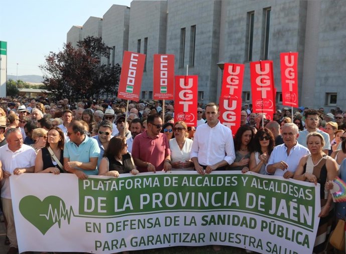 Concentración junto al Hospital Alto Guadalquivir.