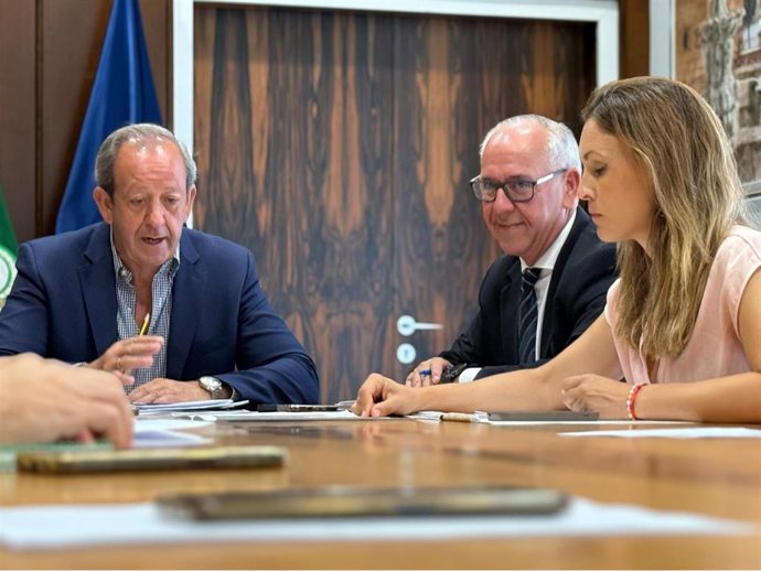 Reunión entre Ayuntamiento de Andújar y Junta para abordar la apertura de vías pecuarias del Parque Natural Sierra de Andújar