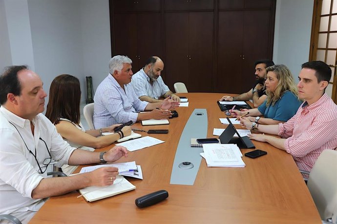 Jaime Espinar reunido con representantes de Acoje.