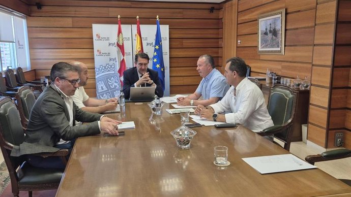 Reunión de Asaja Salamanca con el consejero de Medio Ambiente, Vivienda y Ordenación del Territorio, Juan Carlos Suárez-Quiñones.