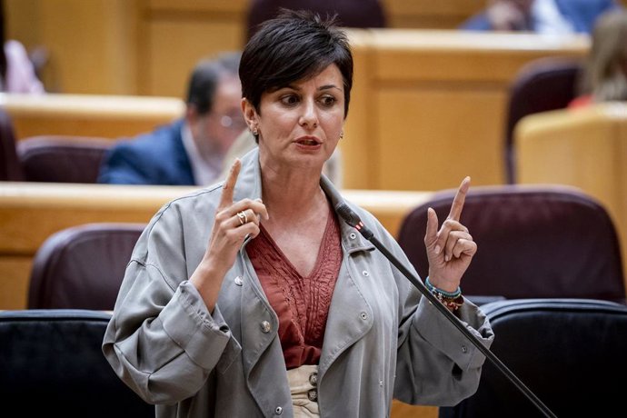 La ministra de Vivienda y Agenda Urbana, Isabel Rodríguez, interviene durante una sesión de control al Gobierno en el Senado, a 10 de junio de 2025, en Madrid (España). El pleno del Senado aborda la aprobación de actas previas y plantea preguntas sobre tr