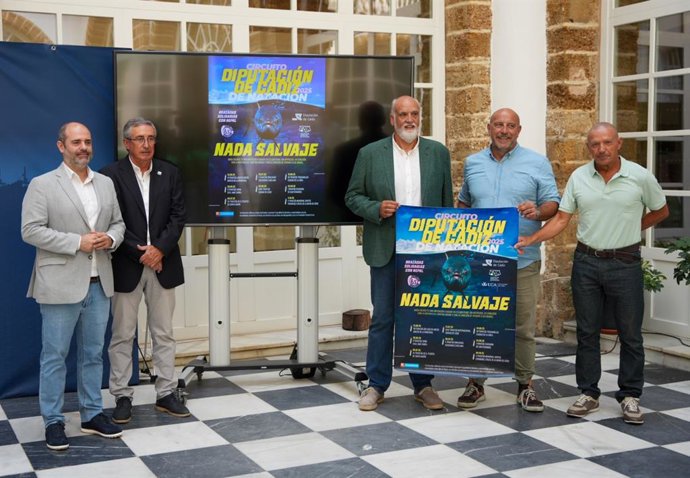 Jvier Vidal en la presentación del I Circuito Provincial de Natación en aguas abiertas de Diputación.