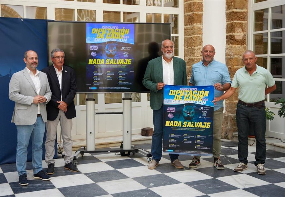 Jvier Vidal en la presentación del I Circuito Provincial de Natación en aguas abiertas de Diputación.