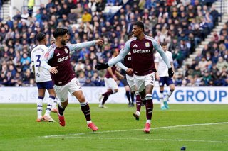 Archivo - 30 March 2025, United Kingdom, Preston: Aston Villa's Marcus Rashford (C-R) celebrates scoring his side's first goal of the game with Marco Asensio during the England FA Cup quarter final match at Deepdale, Preston. Photo: Martin Rickett/PA Wire