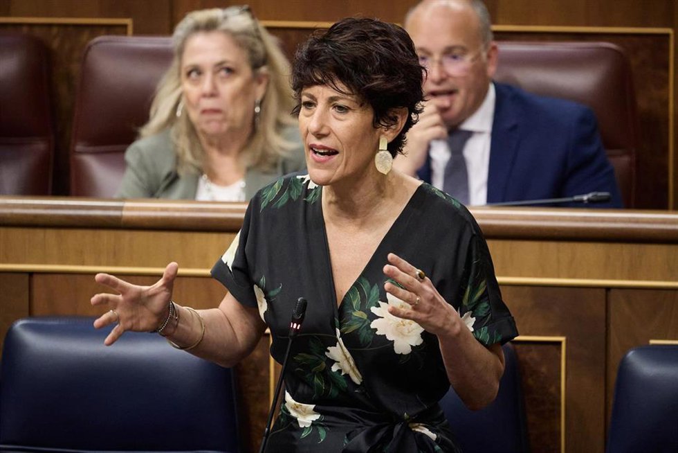 La ministra de Inclusión, Elma Saiz, durante un pleno en el Congreso de los Diputados, a 25 de junio de 2025, en Madrid (España).  