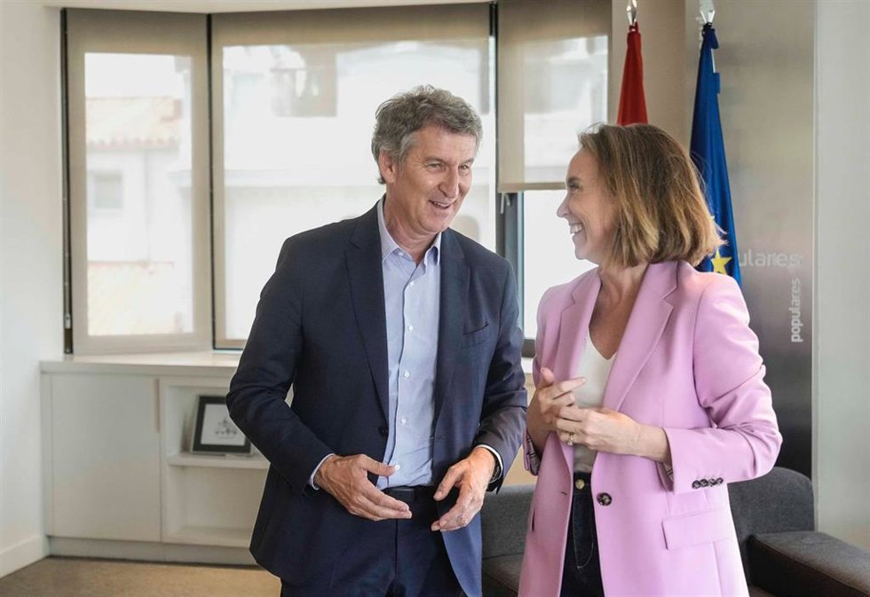 El presidente del PP, Alberto Núñez Feijóo, con la secretaria general del PP, Cuca Gamarra, que ha confirmado poco después que dejará de ser la número dos del partido en el próximo congreso de PP.