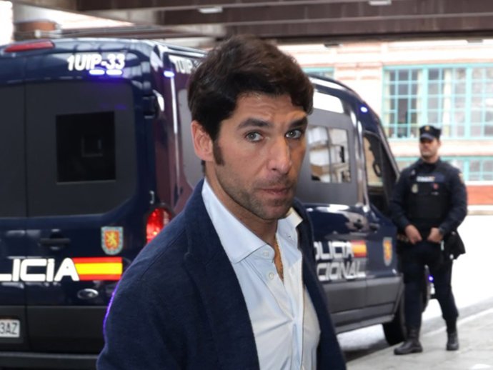 Archivo - Cayetano Rivera a su llegada a la Estación de Atocha, a 22 de enero de 2025, en Madrid (España).