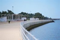 Extinguido el incendio producido en las pasarelas de madera del Paseo de la Ría de Huelva