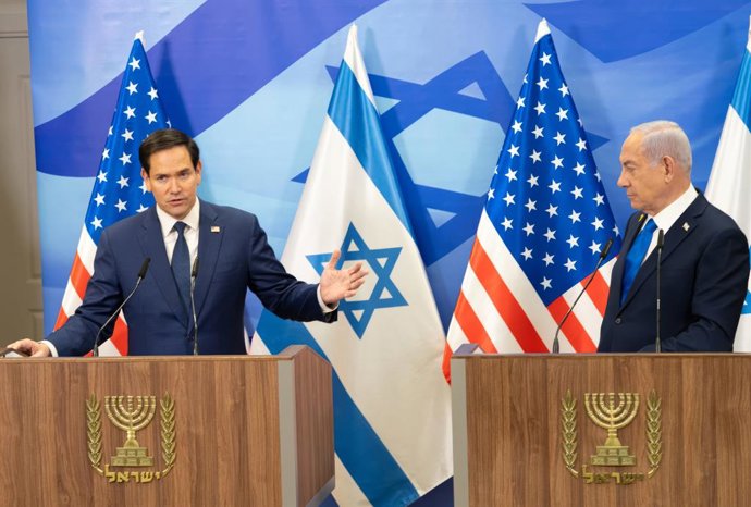 Archivo - 16 de fevereiro de 2025, Jerusalém, Israel: O secretário de Estado dos EUA, Marco Rubio, à esquerda, responde a uma pergunta durante uma coletiva de imprensa conjunta com o primeiro-ministro israelense Benjamin Netanyahu, à direita, no Gabinete 