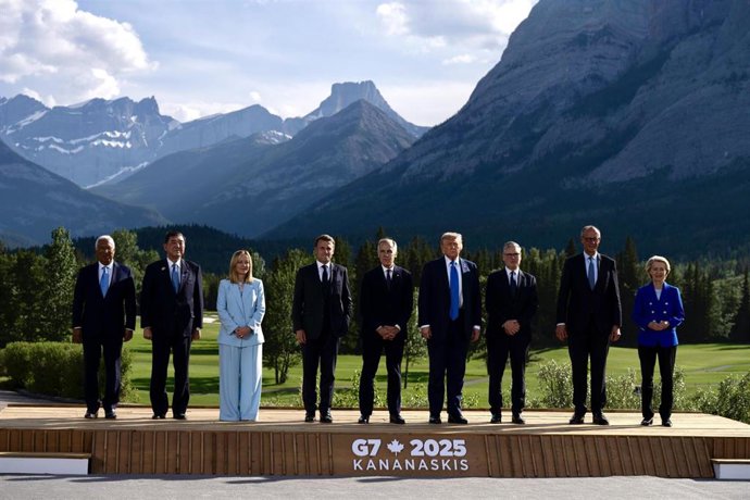  Los dirigentes del G7, junto al presidente del Consejo Europeo, António Costa, y la presidenta de la Comisión Europea, Ursula von der Leyen 