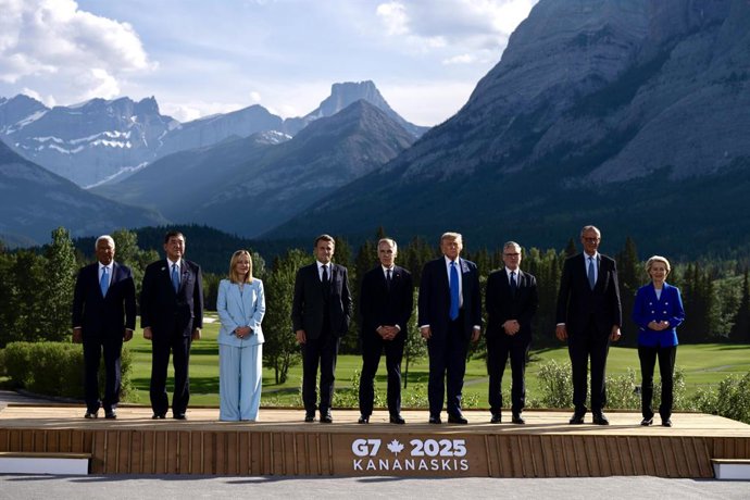 17 de junho de 2025, Kananaskis: (E-D) O presidente do Conselho Europeu, Antonio Costa, o primeiro-ministro japonês, Shigeru Ishiba, a primeira-ministra italiana, Giorgia Meloni, o presidente francês, Emmanuel Macron, o primeiro-ministro canadense, Mark C