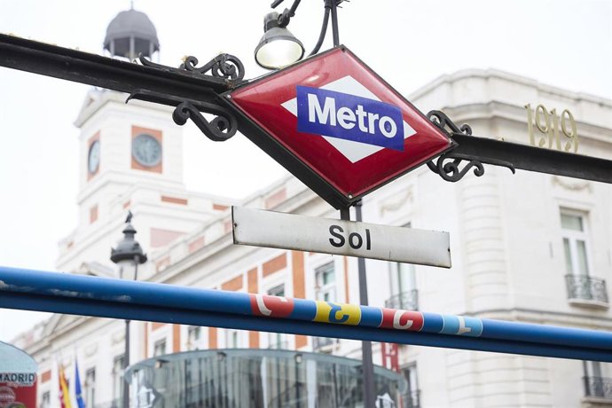 Archivo - Entrada de la estación de Sol de Metro, a 4 de enero de 2025, en Madrid (España).