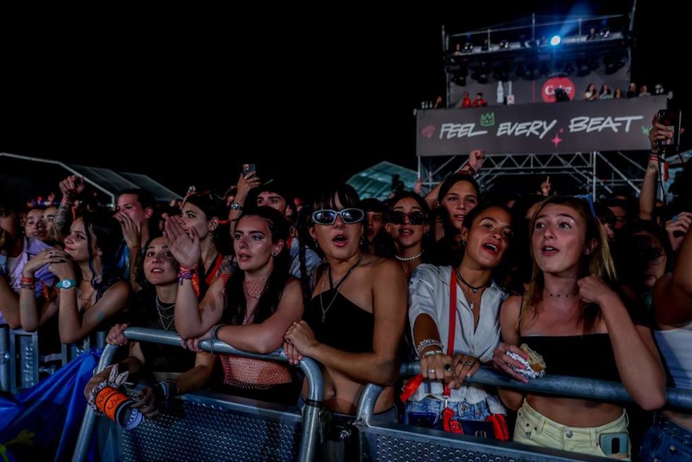 Archivo - Asistentes a un concierto 