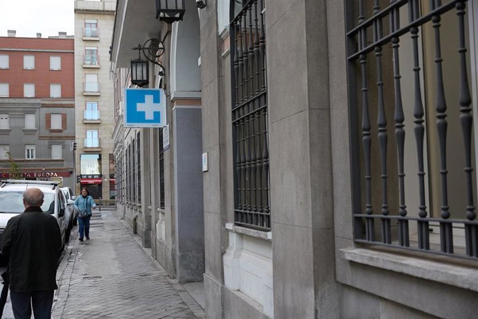 Archivo - Fachada de un centro de salud