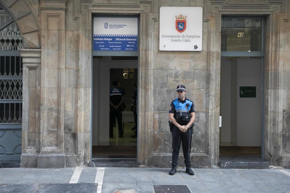 Imagen de la nueva oficina de denuncias que Policía Municipal ha habilitado en la calle Zapatería para las fiestas de San Fermín