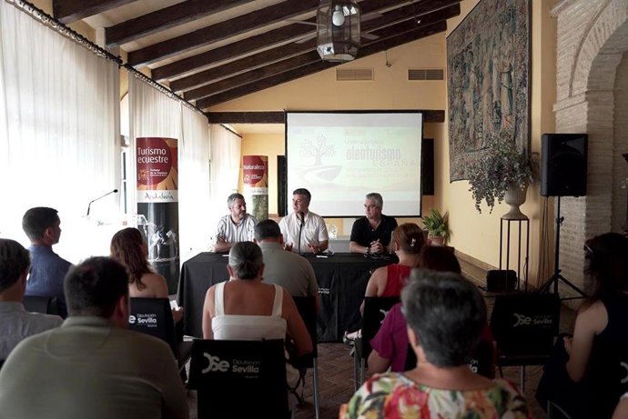Ponencia de las jornadas 'Oleoturismo España' celebrada en Fuentes de Andalucía este 30 de junio. 