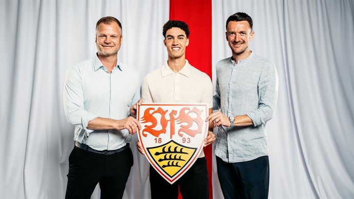 El Barça traspasa a Noah Darvich al Stuttgart con tanteo y un porcentaje de una futura venta