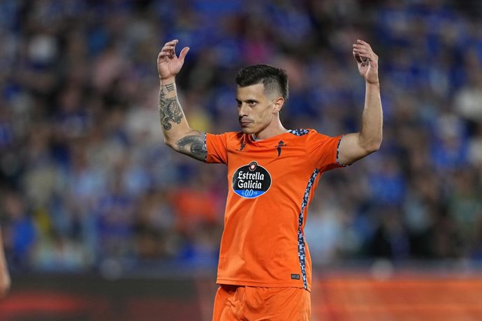 Archivo - Alfon Gonzalez of Celta de Vigo gestures during the Spanish League, LaLiga EA Sports, football match played between Getafe CF and RC Celta de Vigo at Coliseum de Getafe on May 24, 2025, in Getafe, Madrid, Spain.