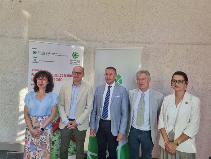 Juan Jiménez, director del Centro de Apoyo a la Investigación (CEAI-UNIA); José Enrique Borrallo, director general de Espacios Naturales Protegidos; José Antonio Víquez, delegado territorial; y María Altamirano, directora de la cátedra UNIA-UICN.