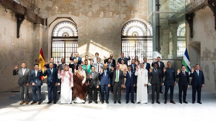 Representantes del Banco de Desarrollo de Américia Latina y el Caribe (CAF), del Grupo de Coordinación Árabe y del Fondo de la OPEP para el Desarrollo Internacional junto a varios líderes en el marco de la IV Conferencia sobre Financiación al Desarrollo.