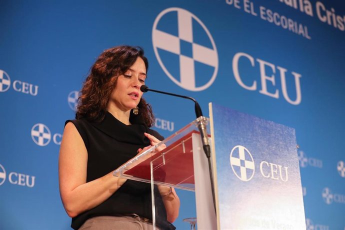 La presidenta de la Comunidad de Madrid, Isabel Díaz Ayuso, participa en la inauguración de la 1ª edición de los cursos de verano CEU-María Cristina, a 30 de junio de 2025, en Madrid (España)