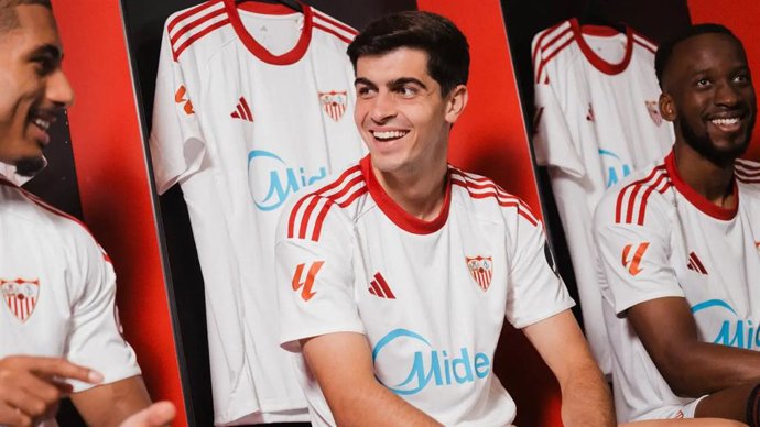 Imagen utilizada por el Sevilla FC para anunciar su nueva primera equipación